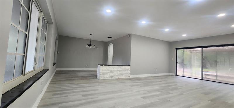 Image 9 of 20 For 14715 Spur Dr