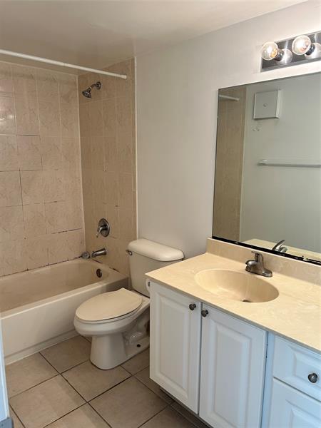 Image 12 of 14 For 711 Pine Island Rd  319