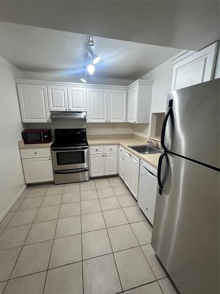 Image 8 of 14 For 711 Pine Island Rd  319