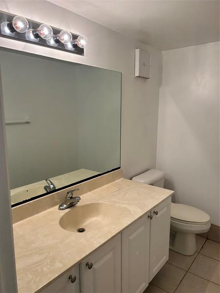 Image 9 of 14 For 711 Pine Island Rd  319