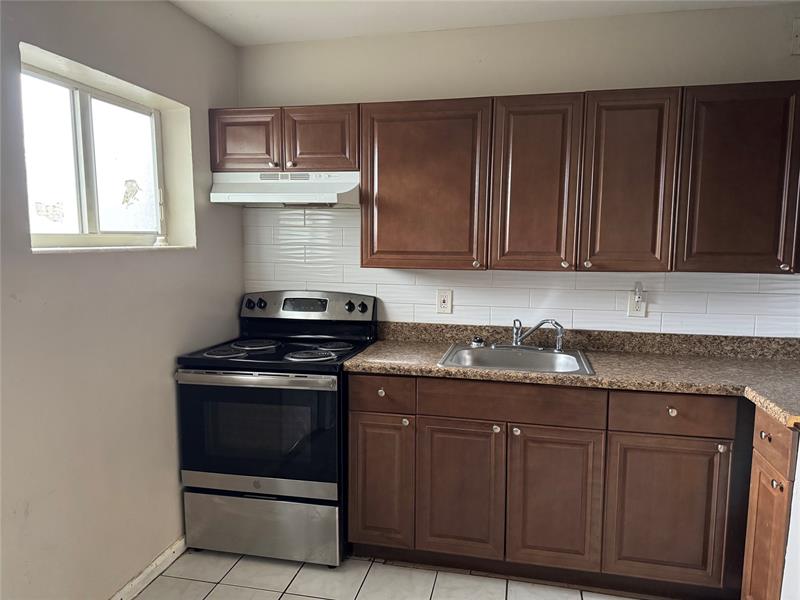 Image 10 of 22 For 911 15th Ter  1