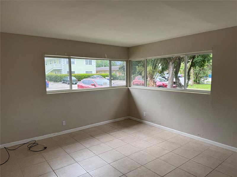 Image 7 of 22 For 911 15th Ter  1