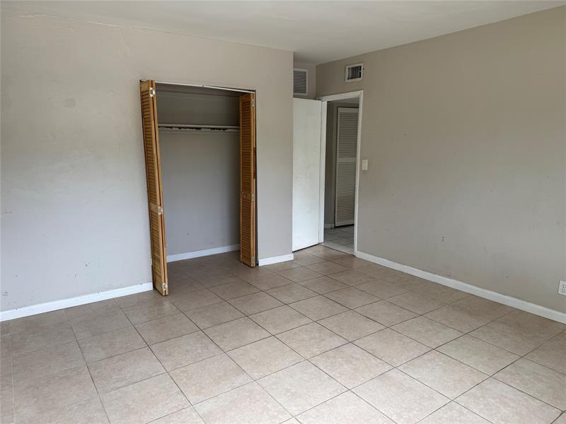 Image 8 of 22 For 911 15th Ter  1