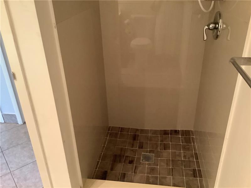 Image 15 of 29 For 557 Monaco L  557