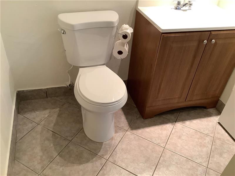 Image 17 of 29 For 557 Monaco L  557