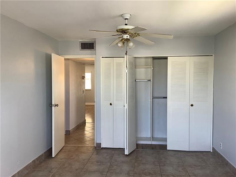 Image 22 of 29 For 557 Monaco L  557