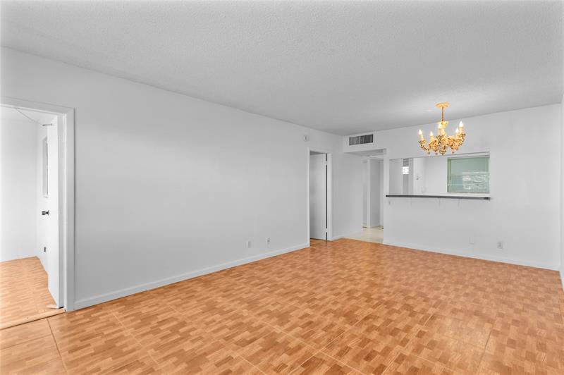 Image 14 of 24 For 4705 35th St  609