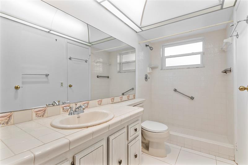 Image 18 of 24 For 4705 35th St  609