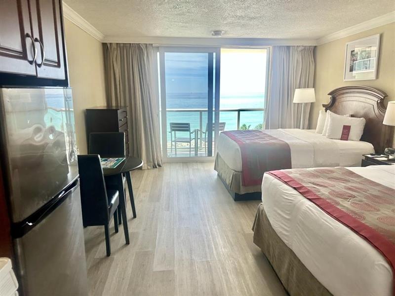 Image 4 of 12 For 19201 Collins Ave  646