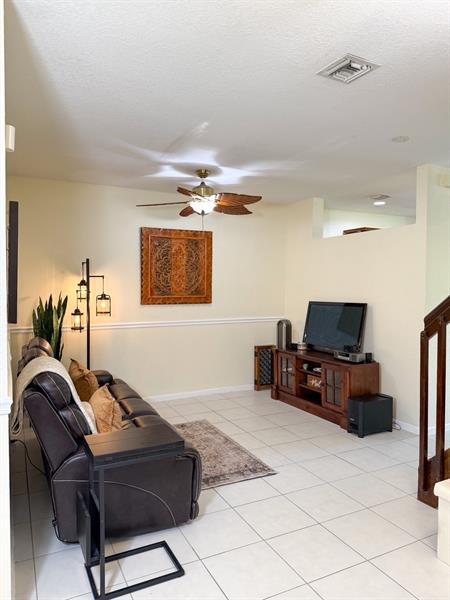 Image 10 of 46 For 11609 47th Dr