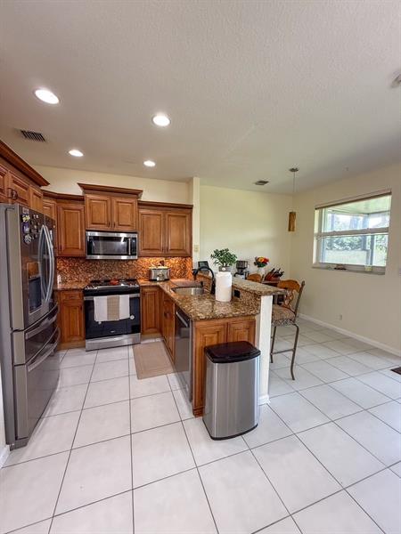 Image 11 of 46 For 11609 47th Dr