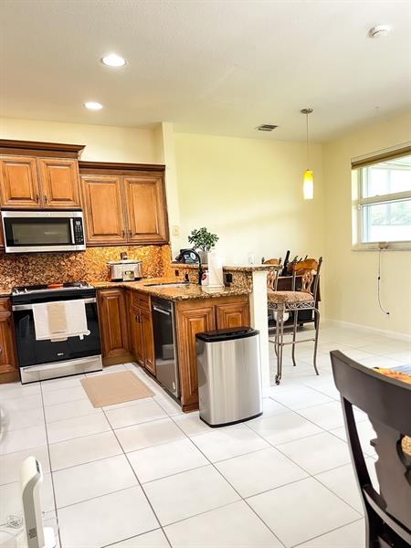 Image 16 of 46 For 11609 47th Dr