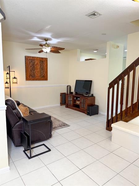 Image 9 of 46 For 11609 47th Dr