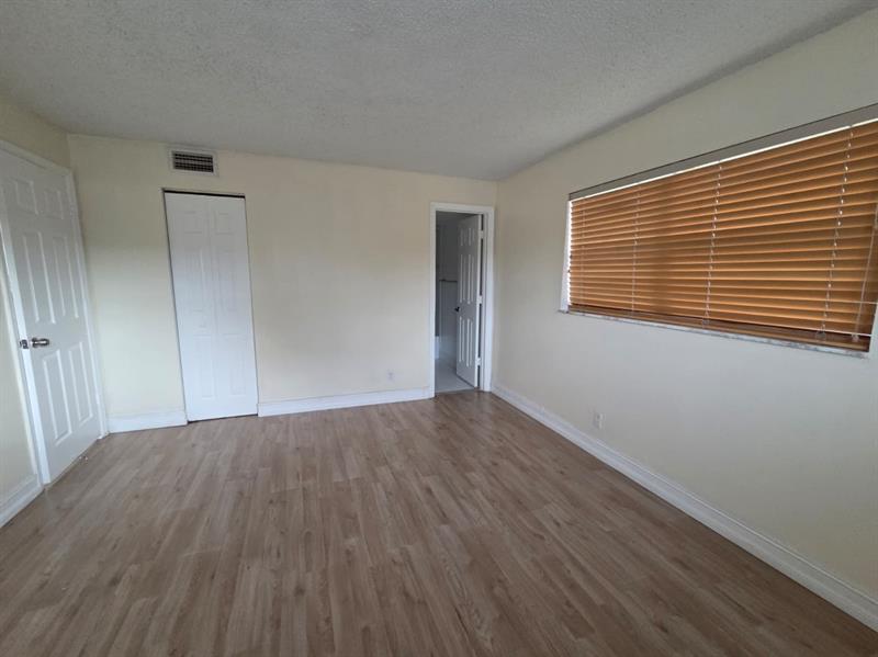 Image 11 of 20 For 7901 Colony Cir  101