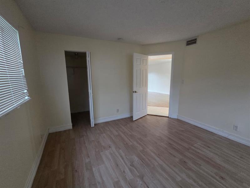 Image 15 of 20 For 7901 Colony Cir  101