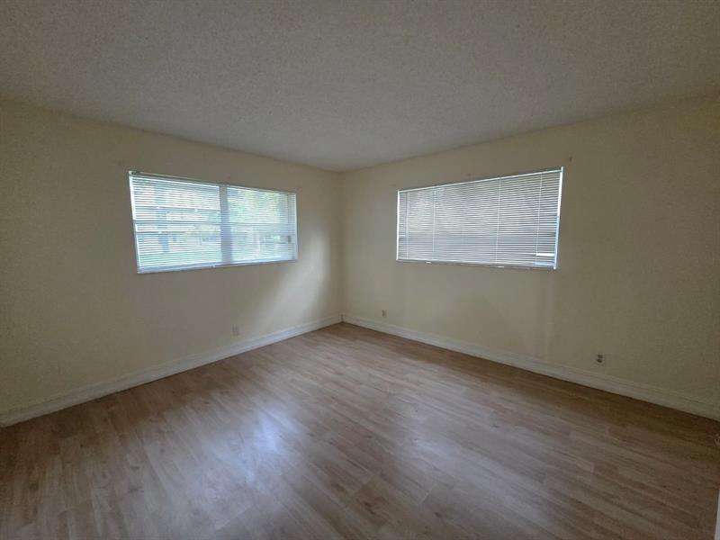 Image 16 of 20 For 7901 Colony Cir  101