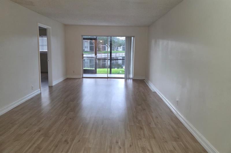 Image 3 of 20 For 7901 Colony Cir  101