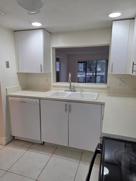 Image 6 of 20 For 7901 Colony Cir  101