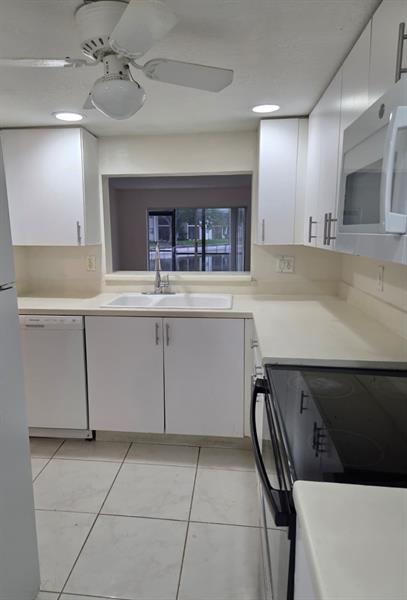 Image 7 of 20 For 7901 Colony Cir  101