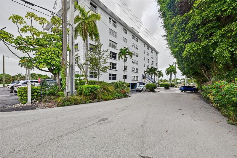 Details for 1881 Middle River Dr  301, Fort Lauderdale, FL 33305