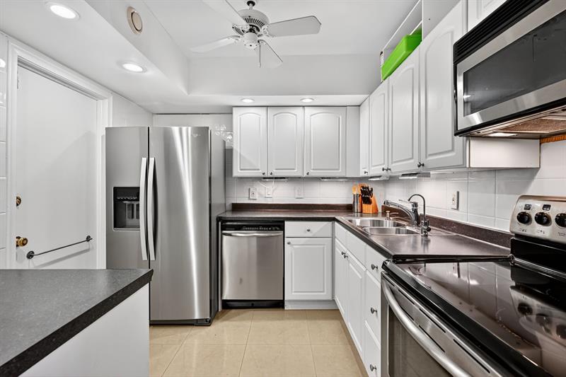 Image 13 of 26 For 1881 Middle River Dr  301