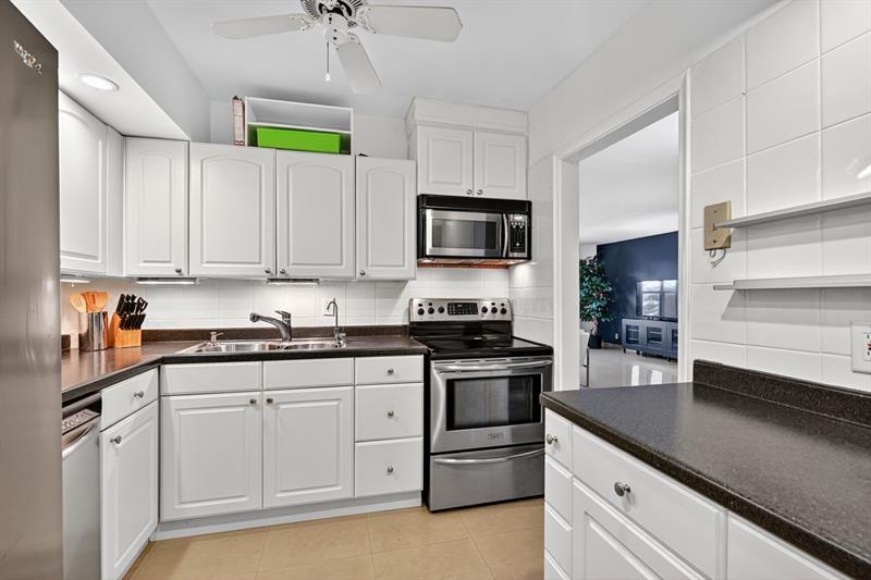Image 14 of 26 For 1881 Middle River Dr  301