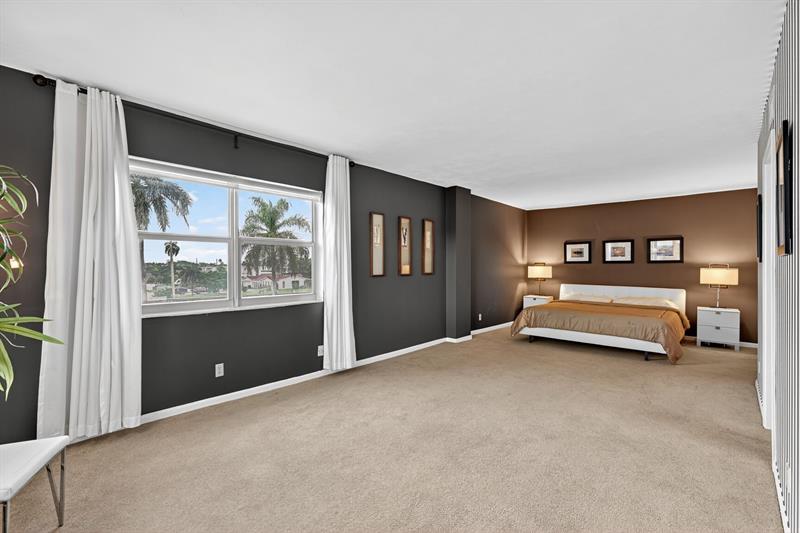 Image 18 of 26 For 1881 Middle River Dr  301
