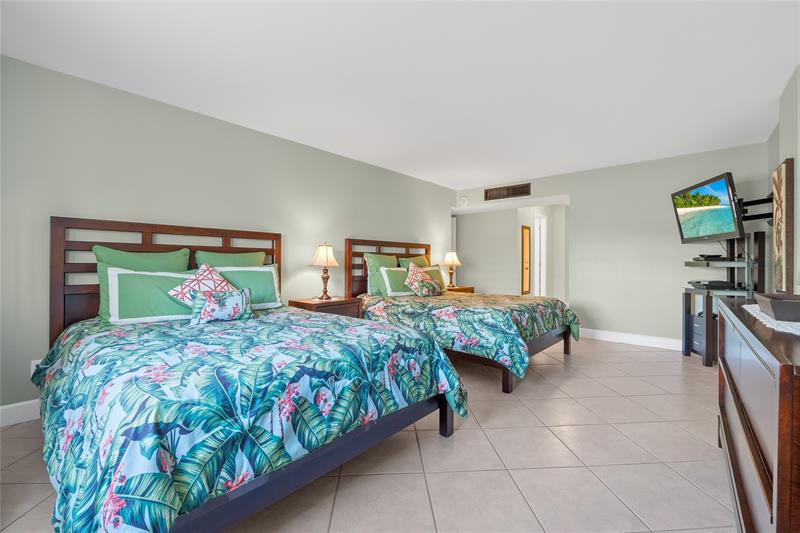 Image 10 of 25 For 1849 Ocean Dr  215