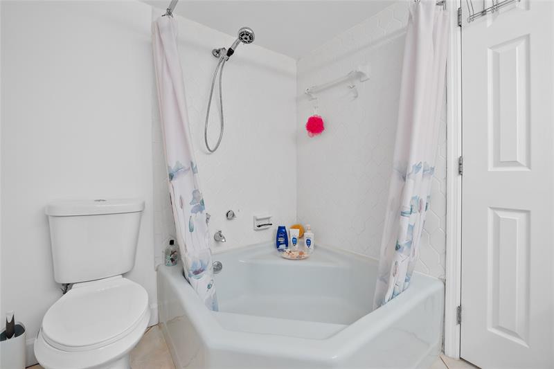 Image 11 of 25 For 1849 Ocean Dr  215
