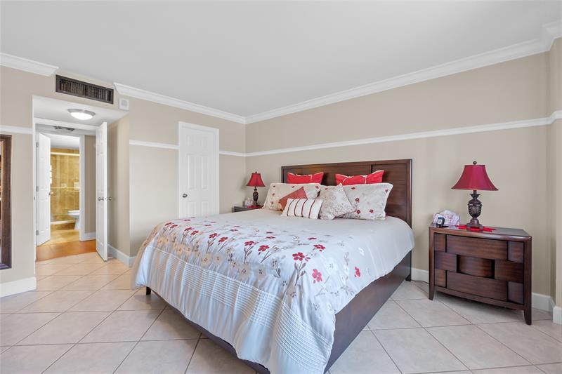 Image 3 of 25 For 1849 Ocean Dr  215