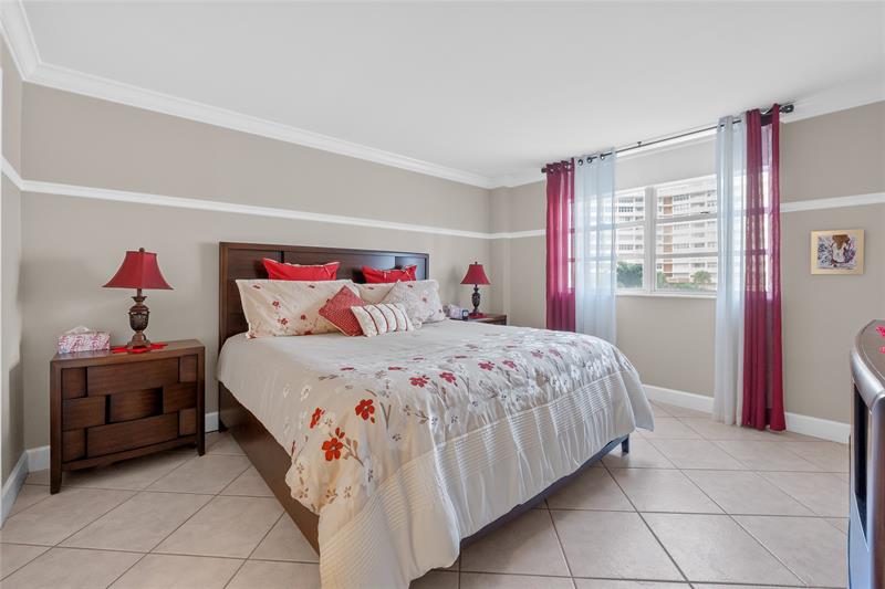 Image 5 of 25 For 1849 Ocean Dr  215
