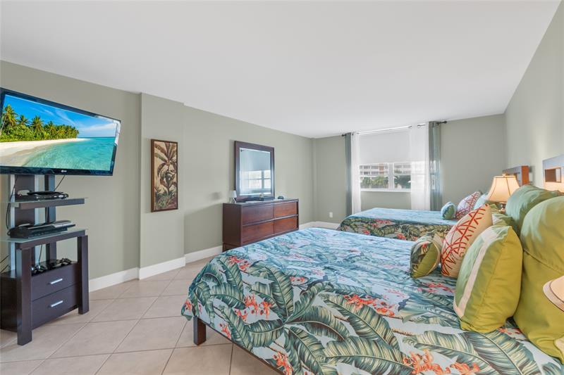 Image 6 of 25 For 1849 Ocean Dr  215