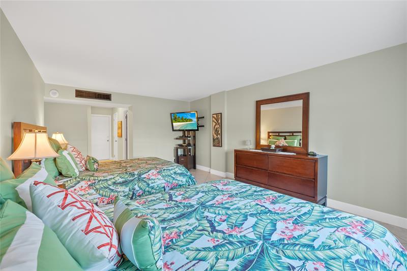 Image 8 of 25 For 1849 Ocean Dr  215