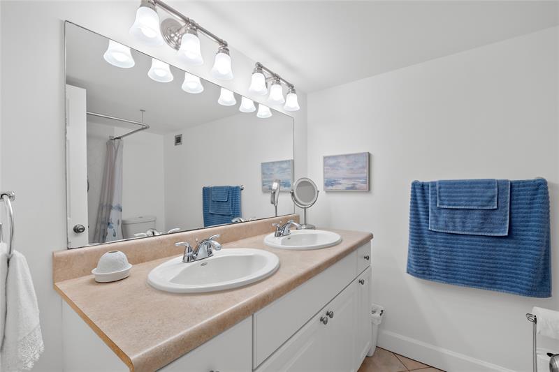 Image 9 of 25 For 1849 Ocean Dr  215