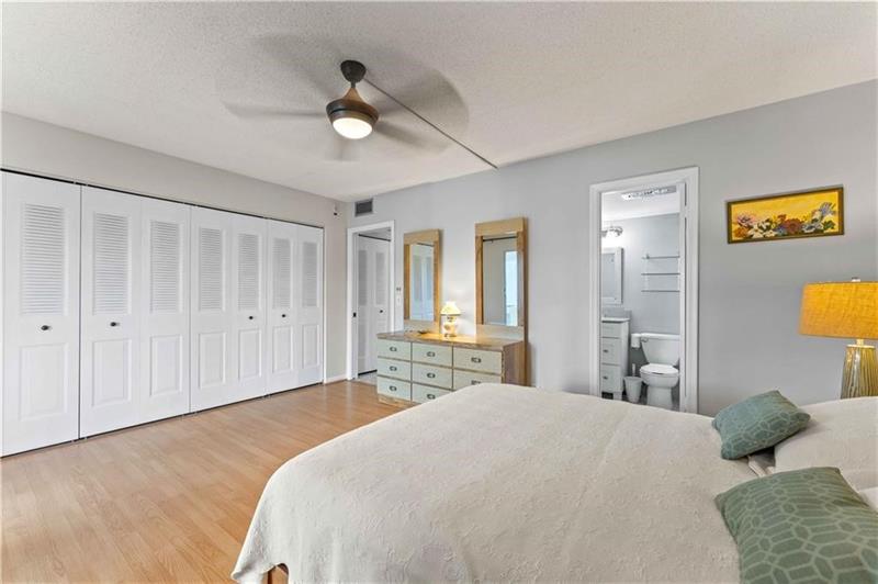 Image 8 of 15 For 1088 Harwood F