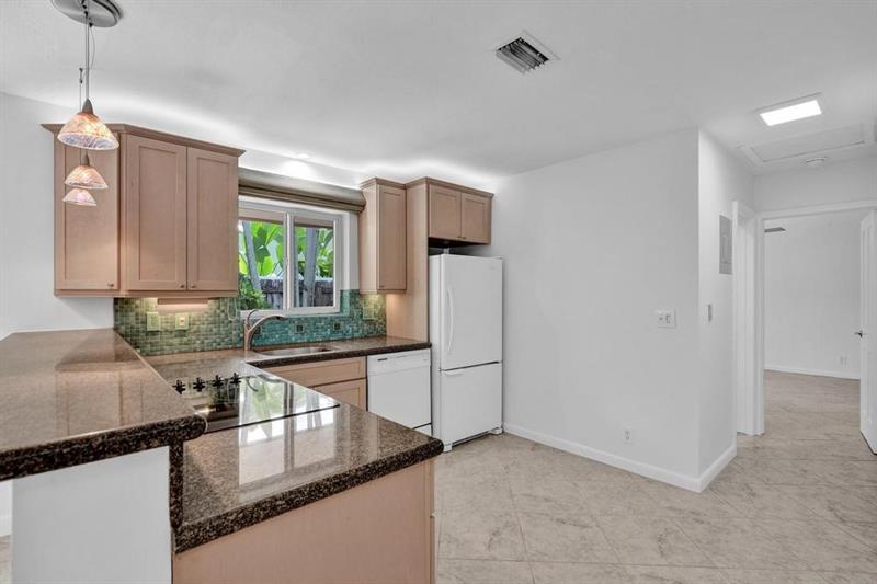 Image 10 of 31 For 1418 56th Ct  E