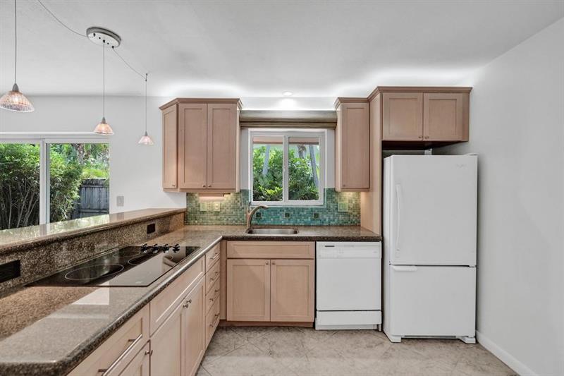 Image 11 of 31 For 1418 56th Ct  E