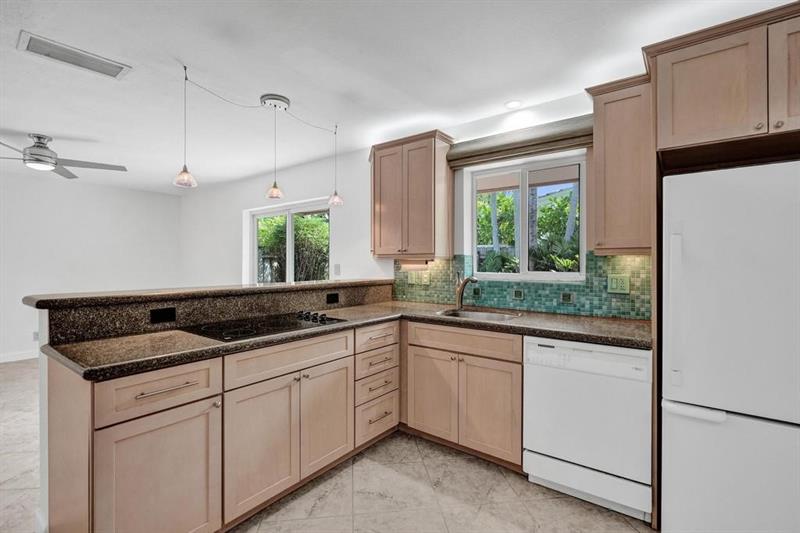 Image 12 of 31 For 1418 56th Ct  E