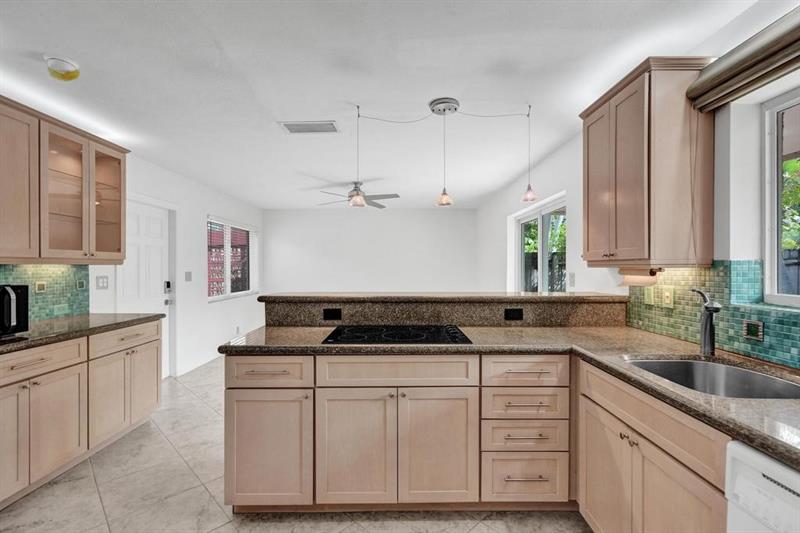 Image 13 of 31 For 1418 56th Ct  E