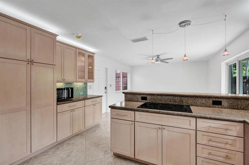 Image 14 of 31 For 1418 56th Ct  E