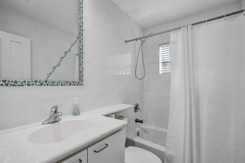 Image 17 of 31 For 1418 56th Ct  E