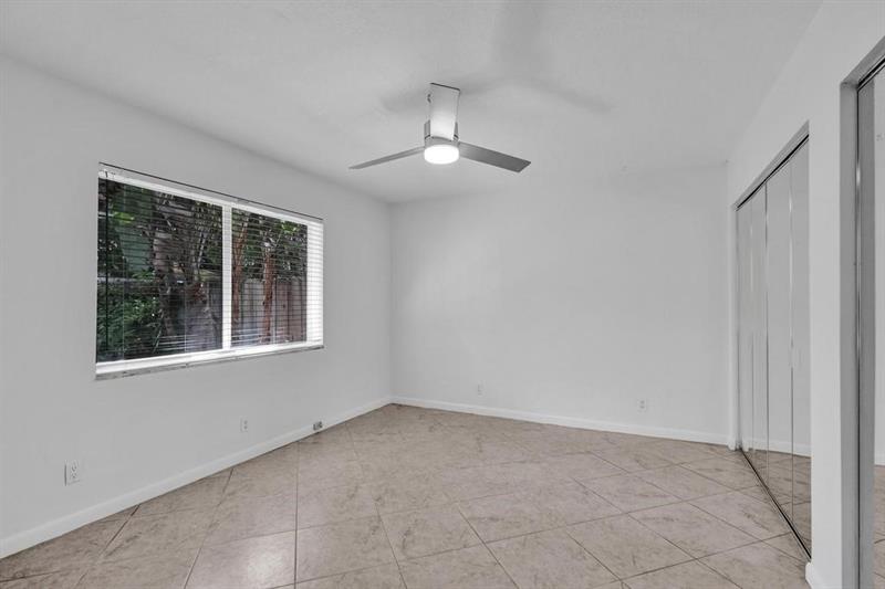 Image 19 of 31 For 1418 56th Ct  E