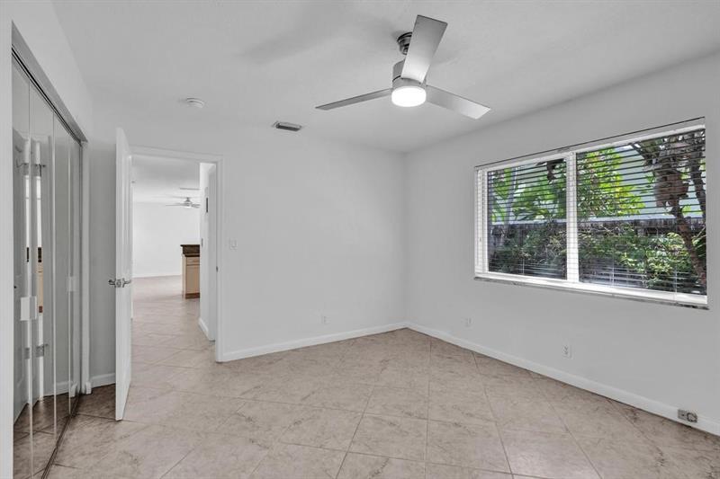 Image 20 of 31 For 1418 56th Ct  E
