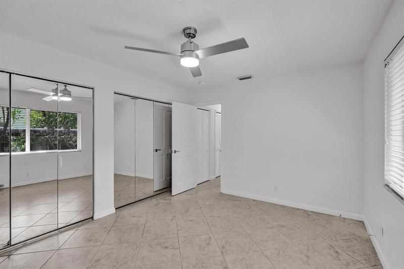 Image 21 of 31 For 1418 56th Ct  E