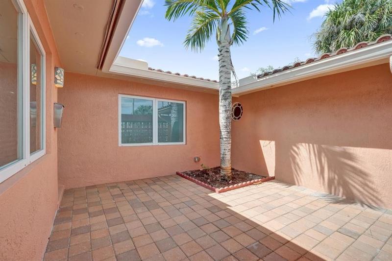 Image 4 of 31 For 1418 56th Ct  E