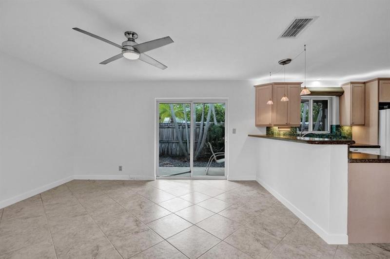 Image 5 of 31 For 1418 56th Ct  E