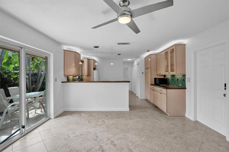 Image 8 of 31 For 1418 56th Ct  E