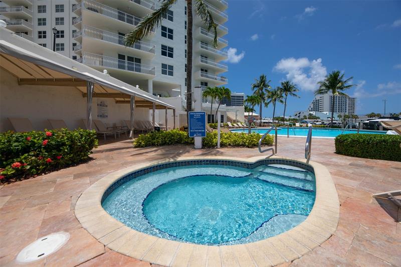 Image 41 of 51 For 1 Las Olas Circle  512