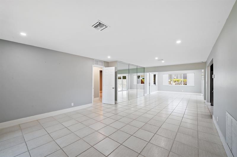 Image 11 of 45 For 1900 33rd Ave