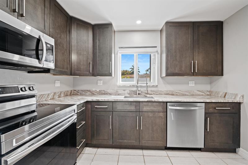 Image 17 of 45 For 1900 33rd Ave